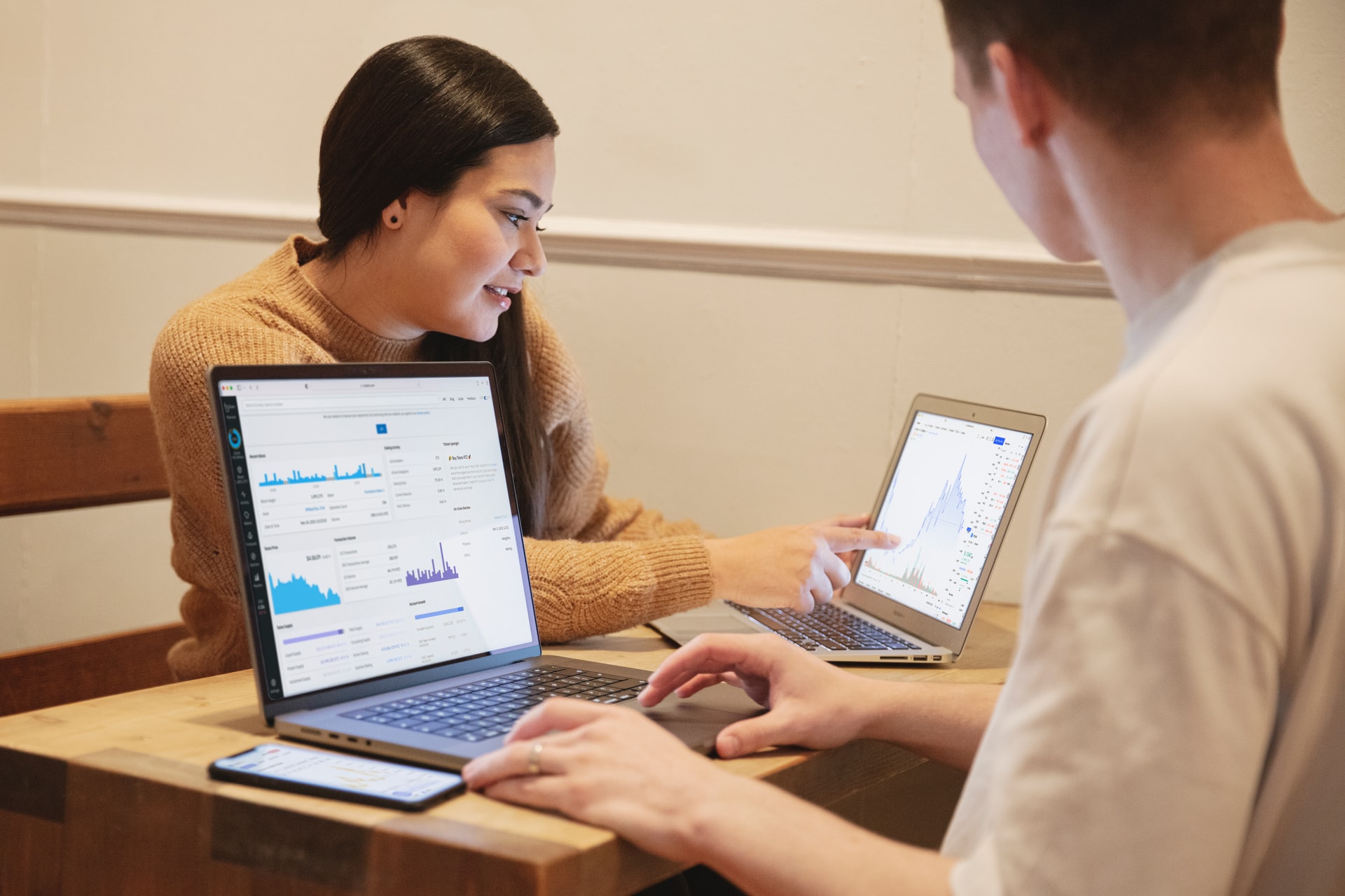 Tips om geld te besparen op je maandelijkse uitgaven